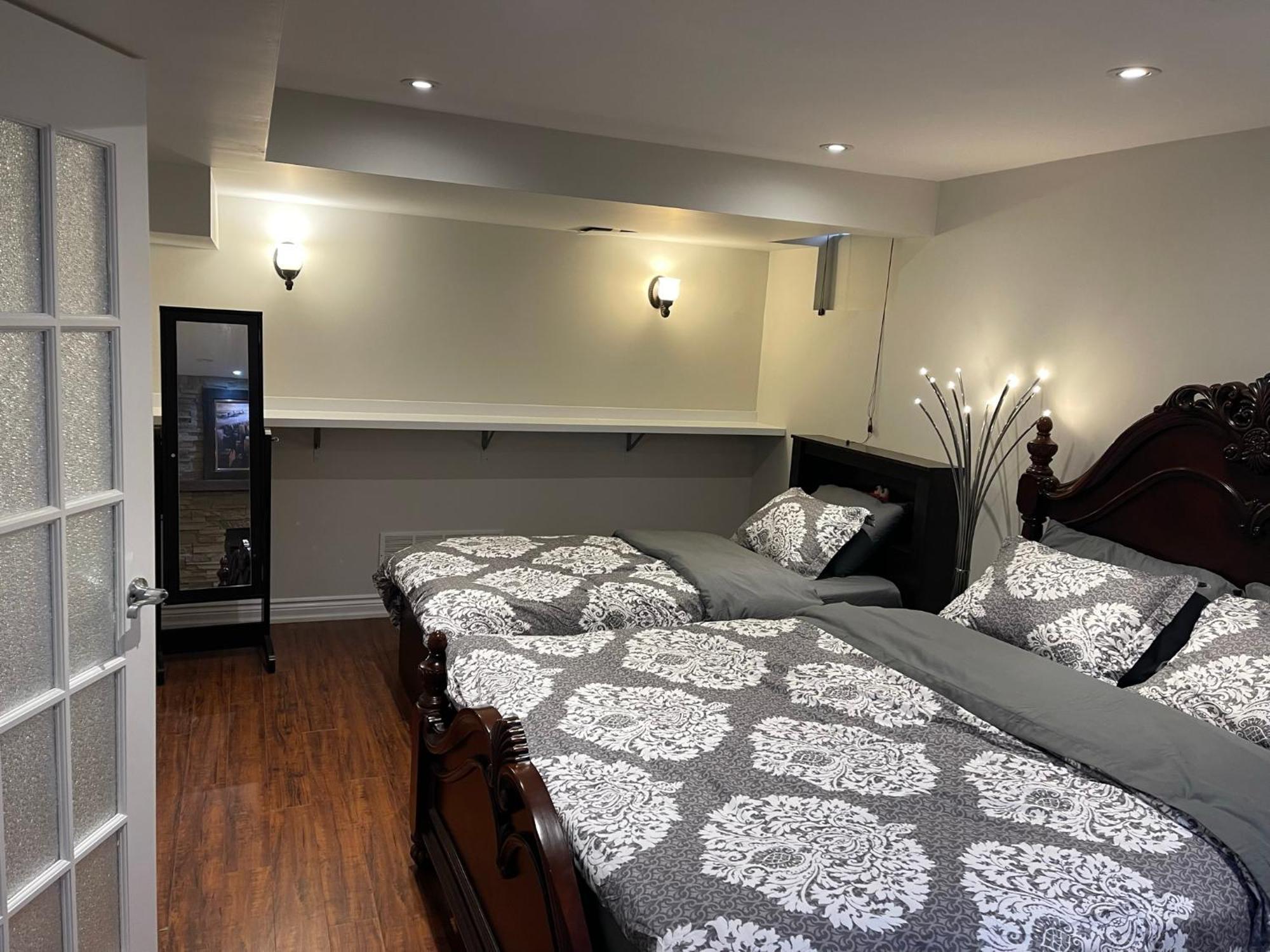 Cozy Lovely Ravine Facing Suite. Mississauga Bagian luar foto